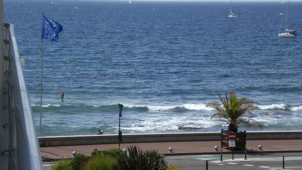 Les Sables d'Olonne Apartment | Well-located apartment, terrace with sea view. 50 m from the beach. For 2-4 pers