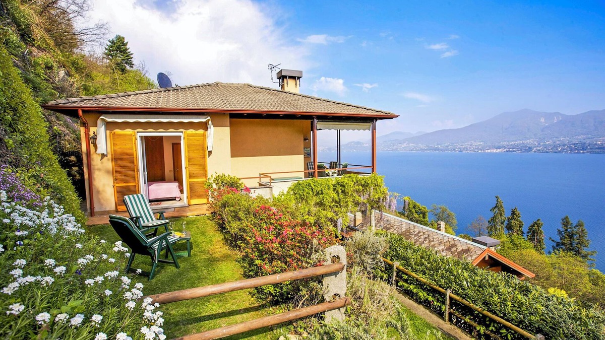 Ghiffa Apartment | Well maintained apartment in a charming residence above Ghiffa