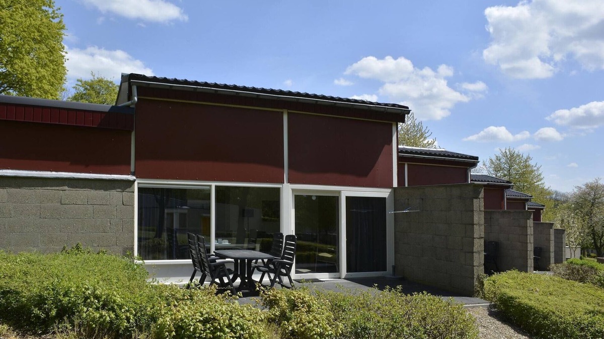 Strucht House | Well-Maintained Bungalow Near Valkenburg