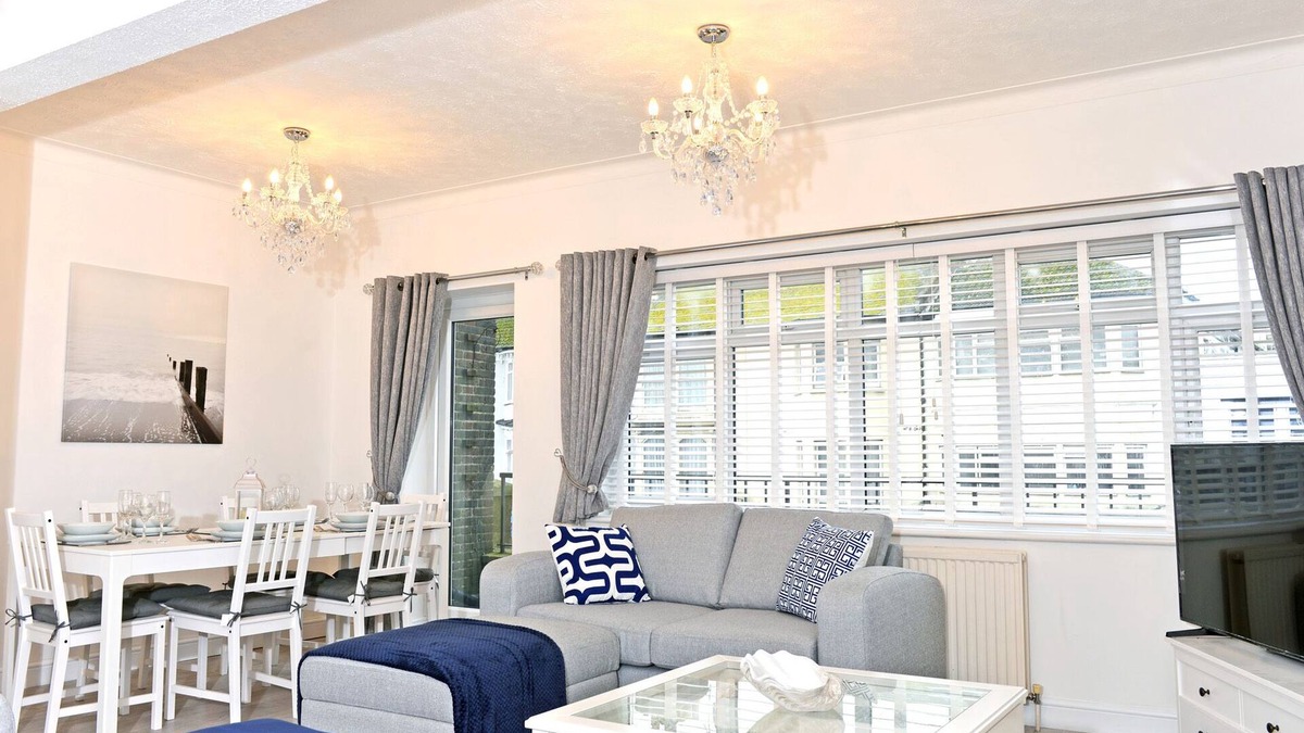Eastbourne City Centre Apartment | Well presented three-bedroom property in great central location with balcony
