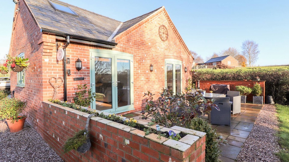Cheshire West and Chester Cottage | WELL VIEW COTTAGE, luxury holiday cottage, with a garden in Tarporley