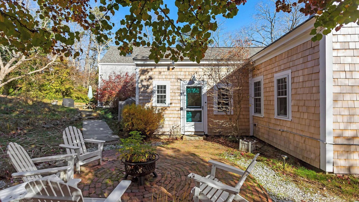 Pleasant Point Cottage | Wellfleet 4BR Home & Cottage – Walk to Bay! RPMC008