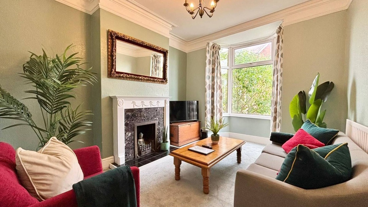 Wellington House | Wellington Home with Garden