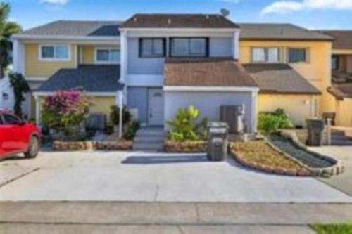 Wellington House | Wellington Updated Townhouse