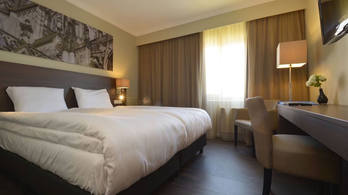 Municipality of 's-Hertogenbosch Hotel | Wellness Retreat Near National Parks & City Landmarks! Onsite Dining!