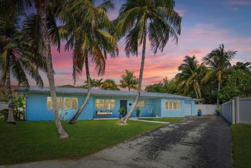 Lighthouse Point House | Wellness Retreat w Pool-Gym-Family Fun