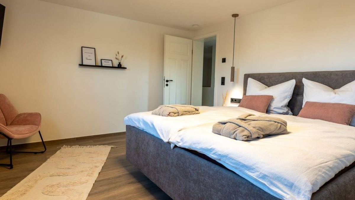 Brimingen House | Wellness vacation home, bath/WC with sauna and jacuzzi - Ferienhaus Im Lachergarten