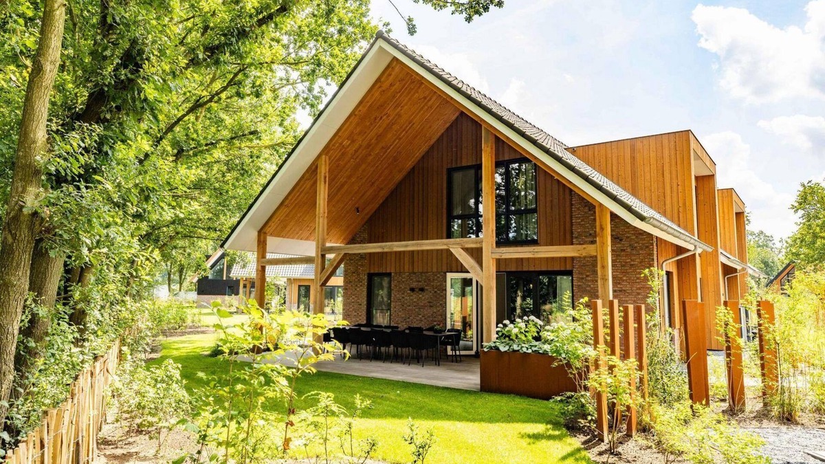 Municipality of Ede House | Wellness villa with private pool, sauna and bubble bath – an impressive stay for 12 guests.