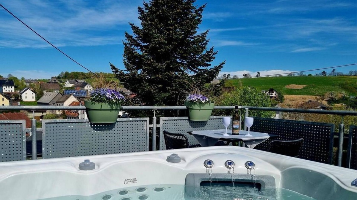 Dreis-Bruck House | Wellnesshaus Dorfblick - Wellness house with jacuzzi and infrared cabin - new