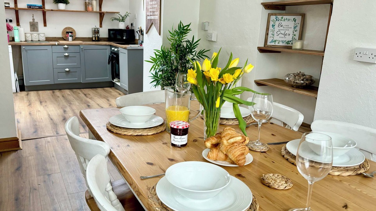 Glyncorrwg Cottage | Welsh Cottage nestled in the Afan Valley. MTB & Hiking Trails just a step away.