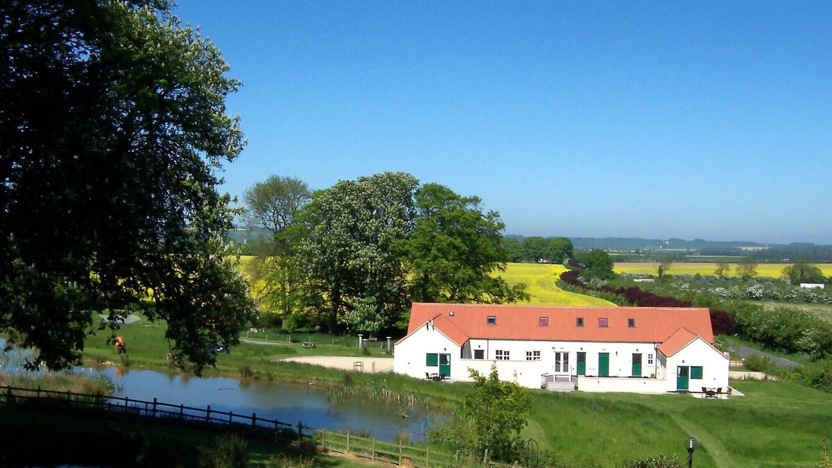 Horncastle Cottage | Wendy's Wing is an accessible holiday cottage for 2 with wet-room, pets welcome.