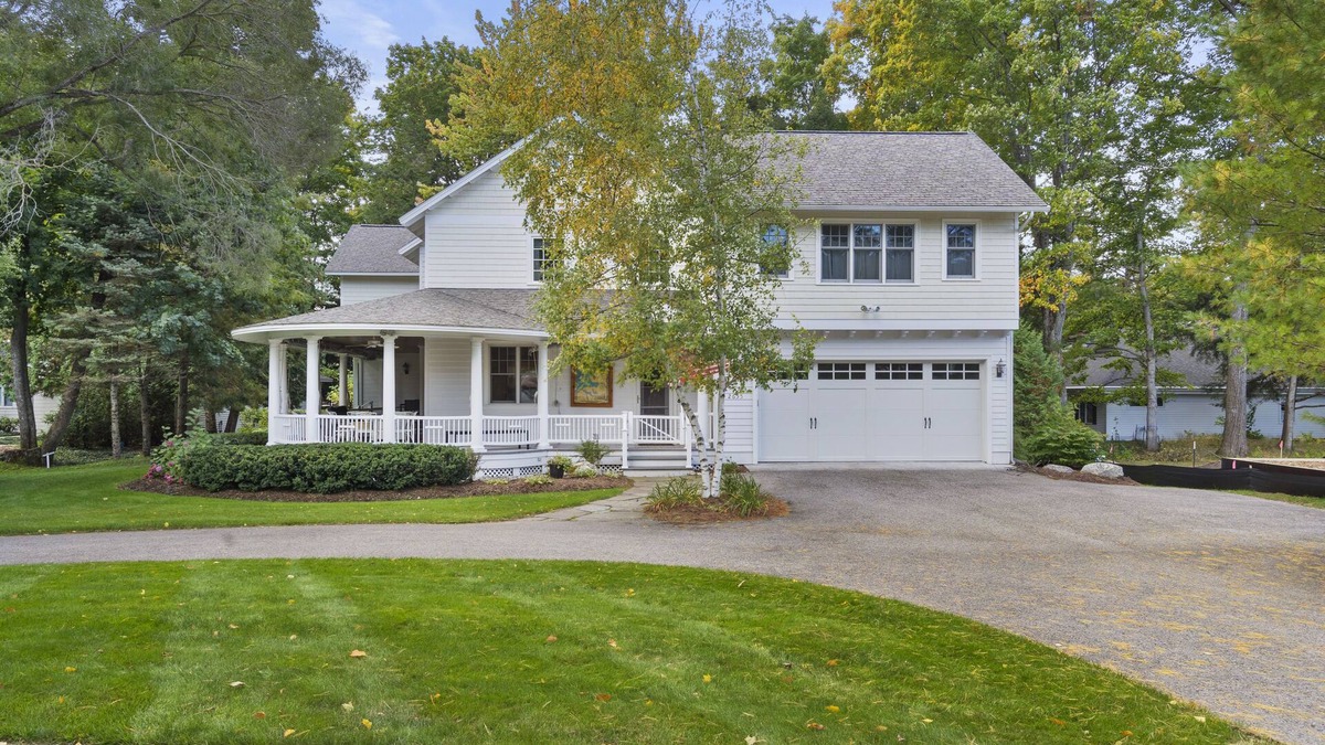 Wequetonsing Cottage | Weque! Close to Nub's Nob and Boyne Highlands!