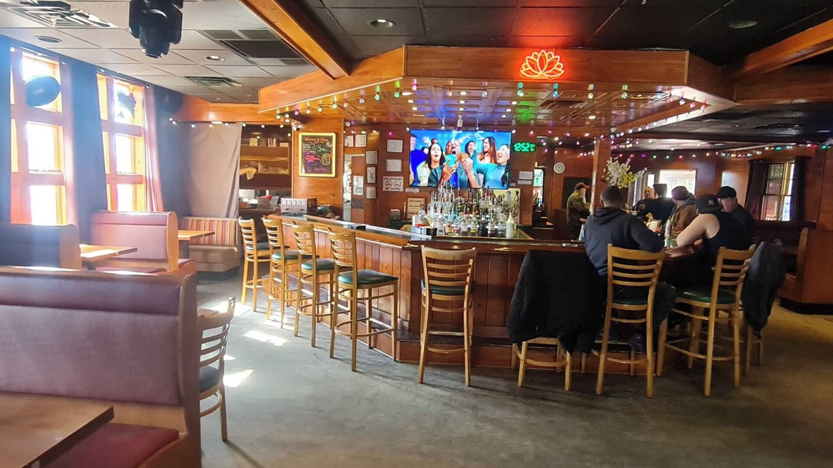 East Stroudsburg Hotel | Werry'S Cottages And Pub By OYO East Stroudsburg - Weekly Stays