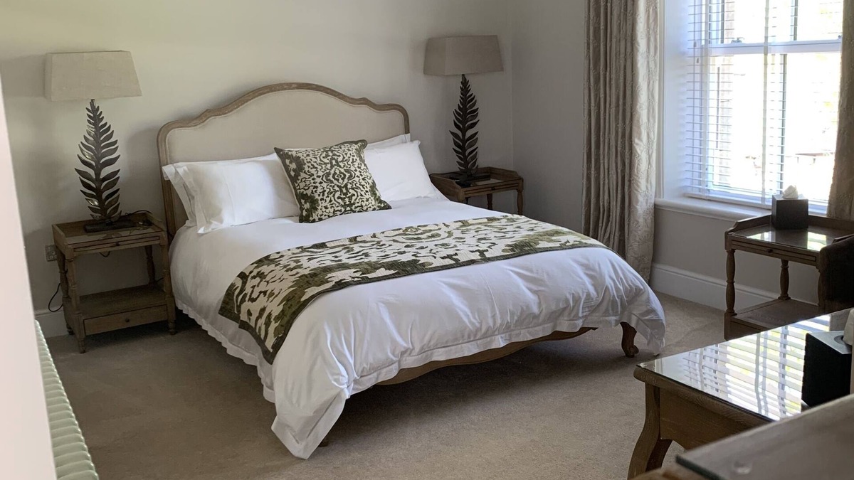Lanchester House | West bound - Luxurious, Elegant and Quiet
