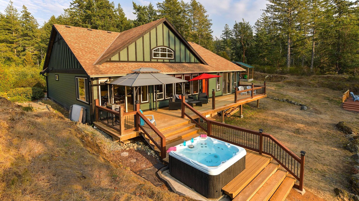 Sooke House | West Coast Ocean View Estate