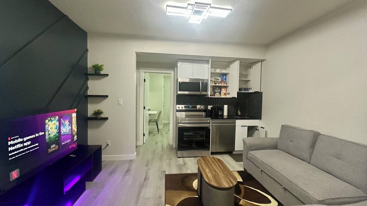West Edmonton House | West Edmonton 2 Bedroom Basement | Free Parking & Fast Internet