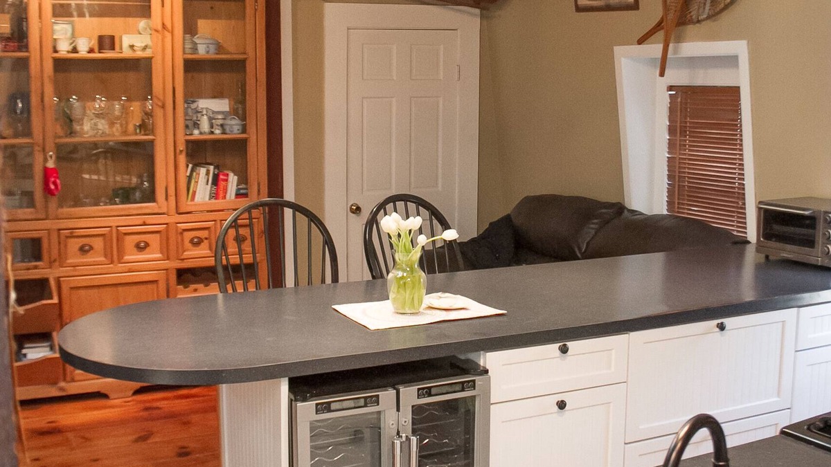Parkside Apartment | West End Apartment next to Longfellow Boutique Hotel