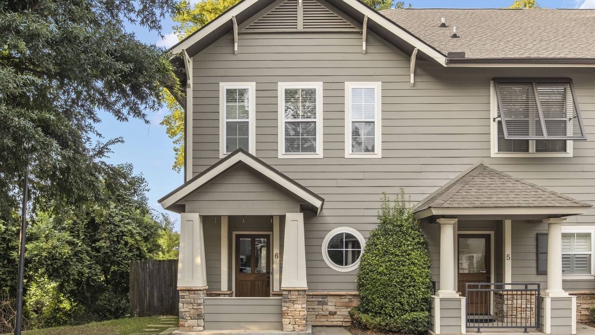 Green Avenue Cottage | West End Cottage near everything Downtown