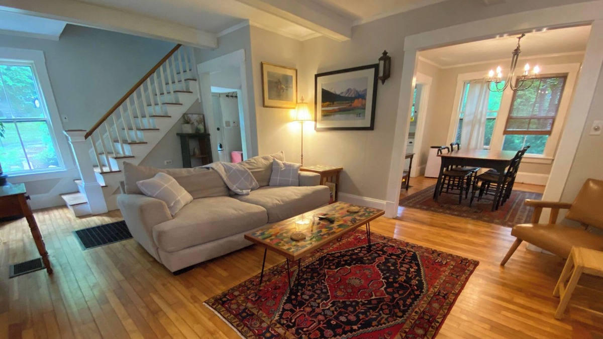 Concord Cottage | West End English Cottage - Centrally Located in the Capital City