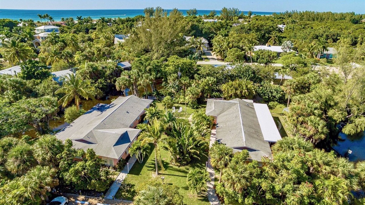 Tradewinds Cottage | West End Paradise Unit 4 Scallop 5 - One bedroom suite w/water views