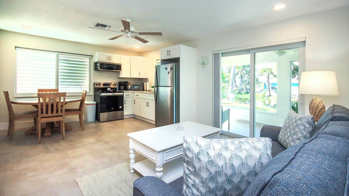 Tradewinds Cottage | West End Paradise Unit Scallop 5 - One bedroom suite w/water views