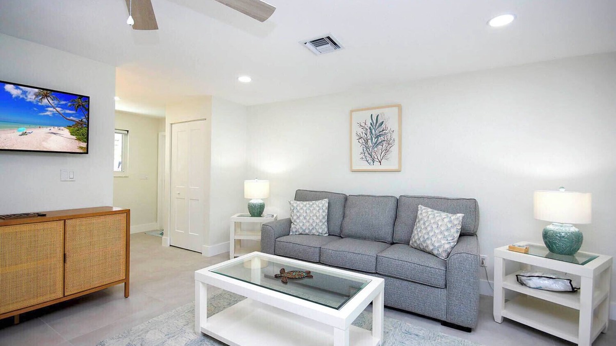 Tradewinds Cottage | West End Paradise Unit Turtle 2 - One bedroom suite w/water views