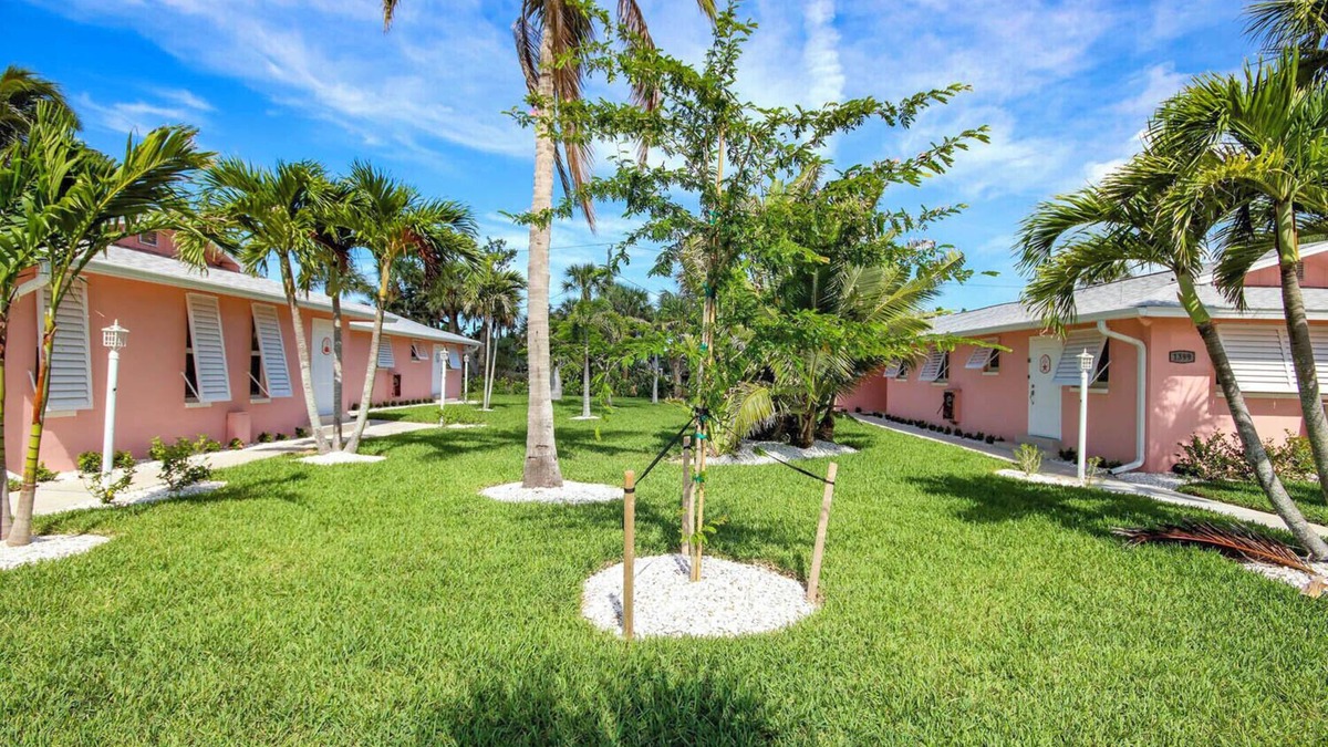 Tradewinds Cottage | West End Paradise Unit 4E Coral 4 - One bedroom efficiency suite