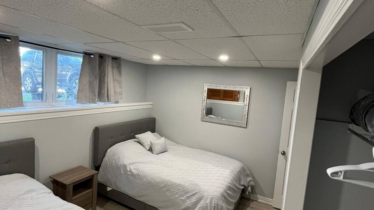 Peterborough House | West End PTBO-Modern Spacious 2bdrm Apt- Relaxing!