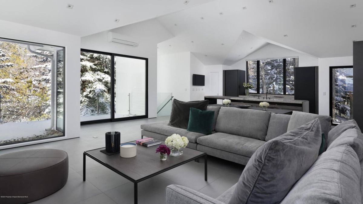 West End Condo | WEST END SLEEK CONTEMPORARY