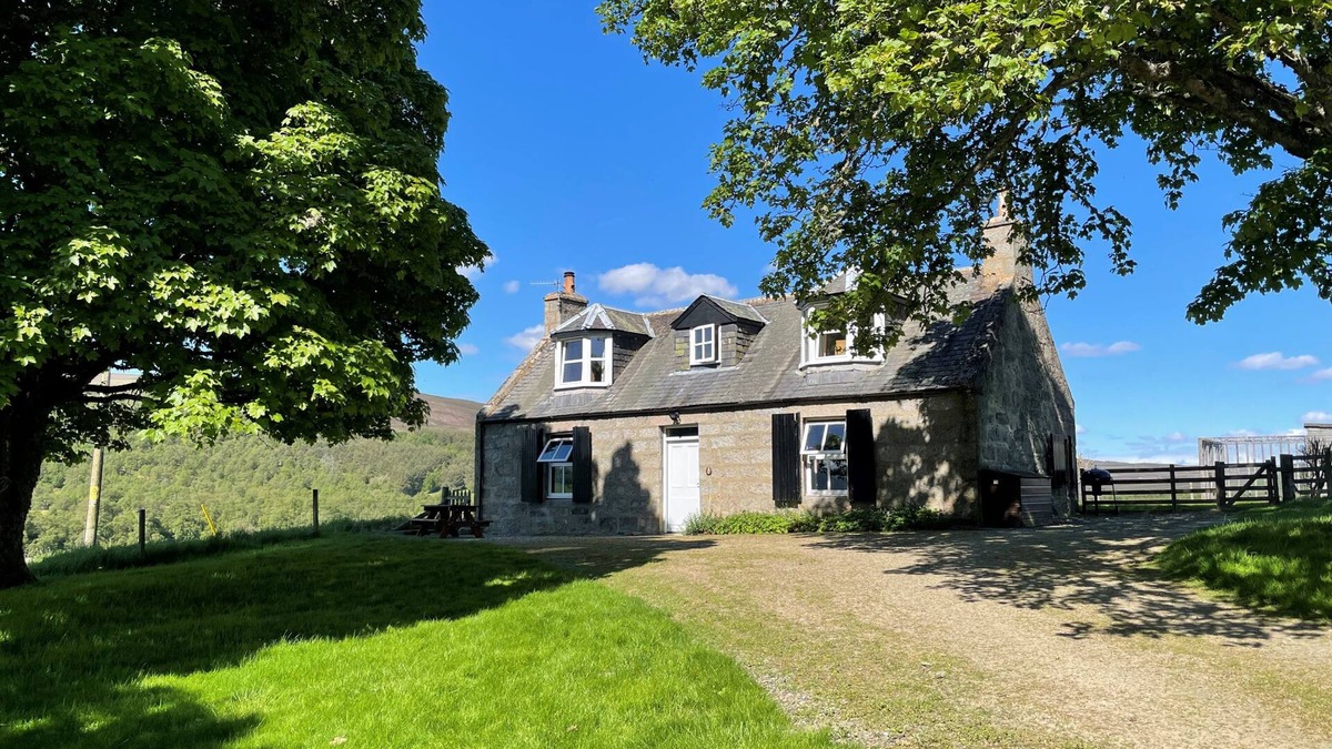 Grantown-on-Spey Cottage | West Gorton - a cottage that sleeps 4 guests in 2 bedrooms