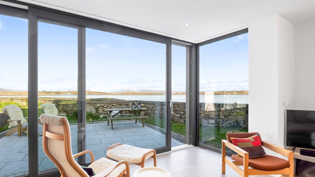 Inishnee Ski Chalet | West Haven - A Coastal Retreat in the Heart of Roundstone