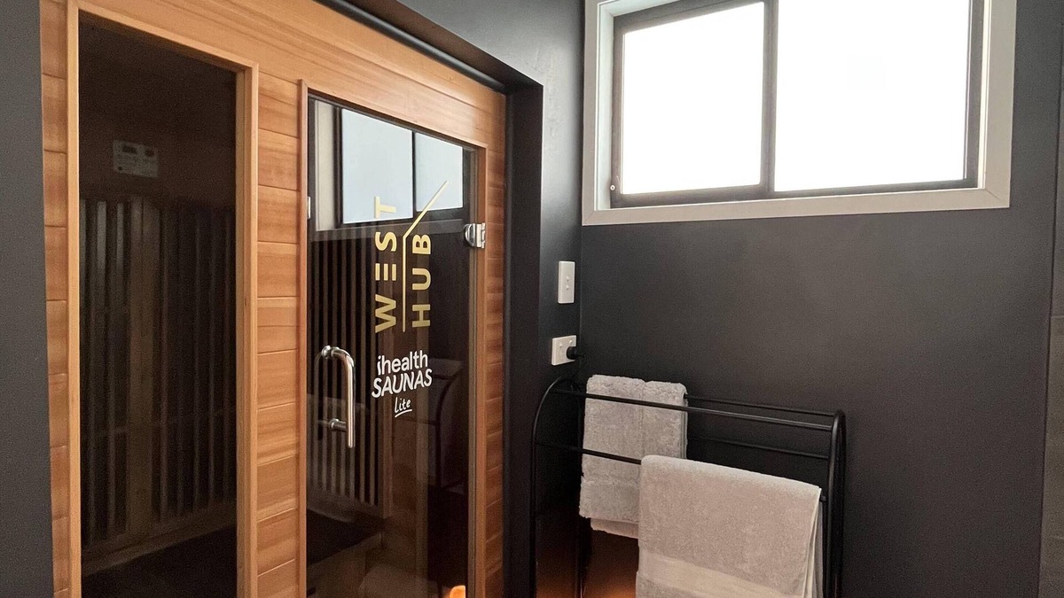 Toowong House | WEST HUB. Private Infrared Sauna only 3km to city & more! New reno, loft style!