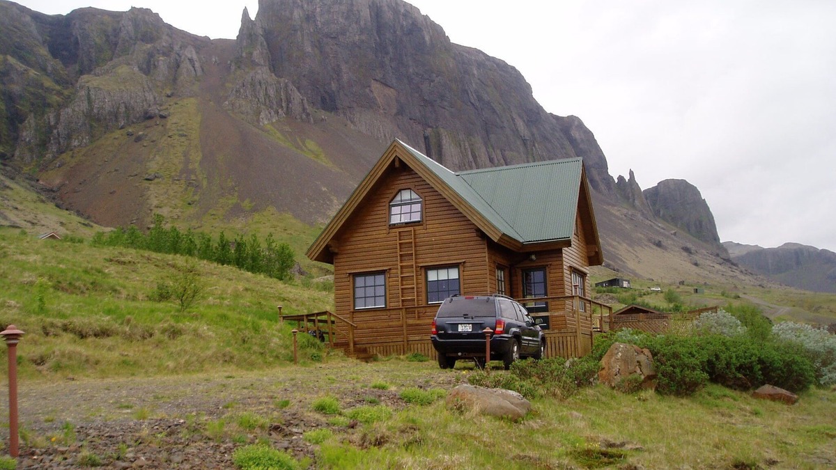 Borgarnes Cabin | West Iceland, Spacious Comfort. Great View, Hot Tub