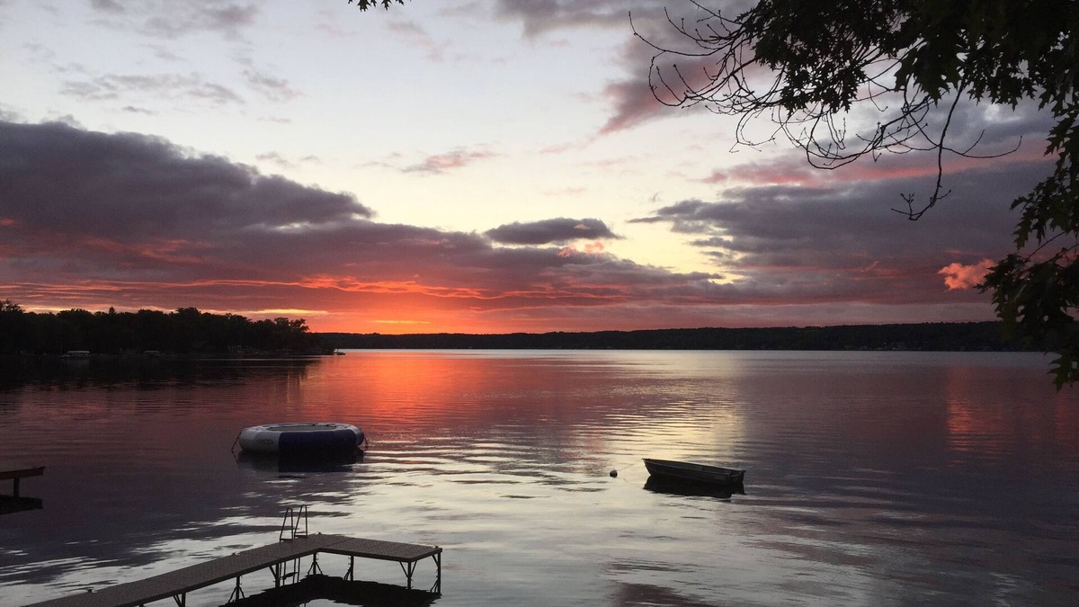 Canandaigua Cottage | West Lake Cottages offers summer camp style buildings for 7, 130’ waterfront