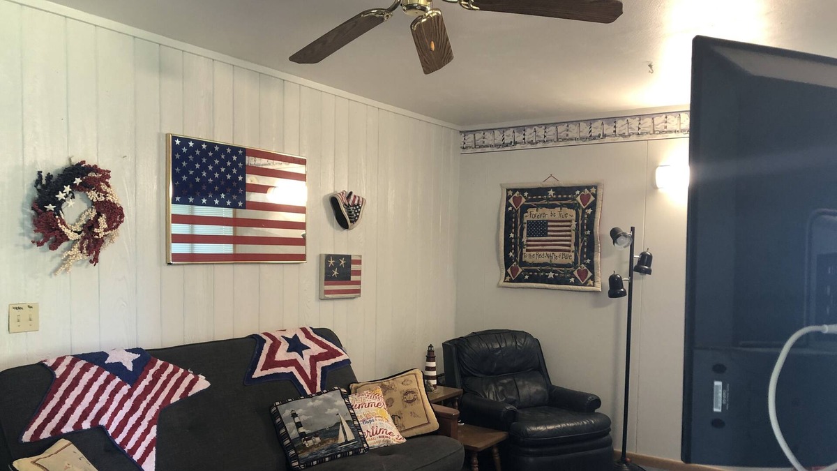 Wahpeton Cottage | West Lake Okoboji Cottage sleeps 5