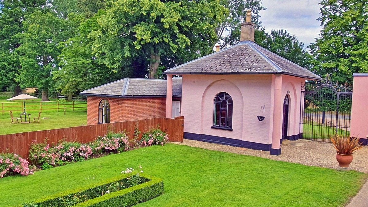 Hethel House | West Lodge - One Bedroom House, Sleeps 2