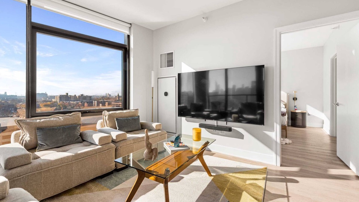 West Loop Apartment | West Loop 3x 2BR: Walk to Dining, Gym & Terrace