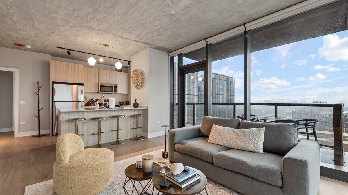 West Loop Apartment | West Loop Duo: 2 Stylish 2BRs, Walk to Dining