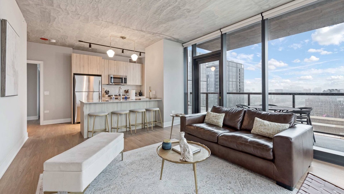 West Loop Apartment | West Loop Stay: Walkable, Skyline Balcony