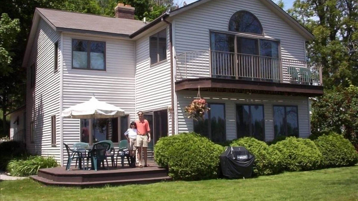 Smyrna House | West Michigan Executive Lakefront Retreat