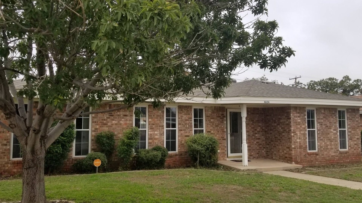 Midland House | West Midland/Beal Park - 3 bed, 2 bath, 2 car garage home