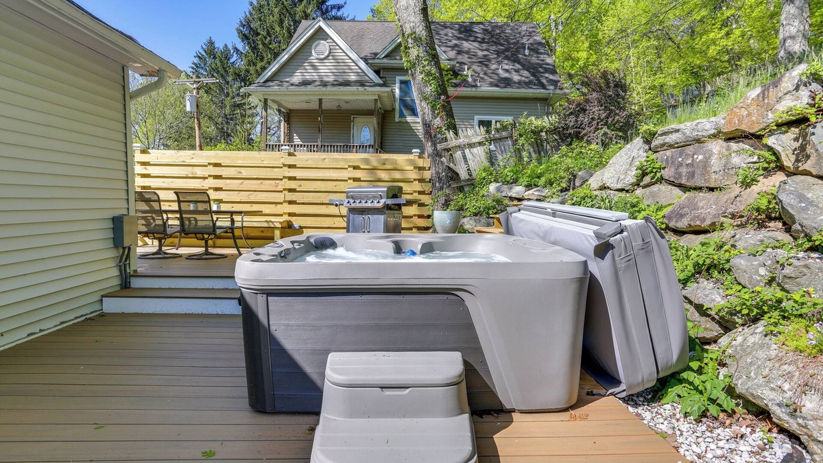 West Milford House | West Milford Home Near Lake - Swim, Kayak & More!
