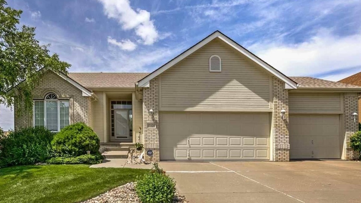 West Omaha House | West Omaha 4 BR 3000 Sq. Ft. Ranch Perfect For The Entire Family!