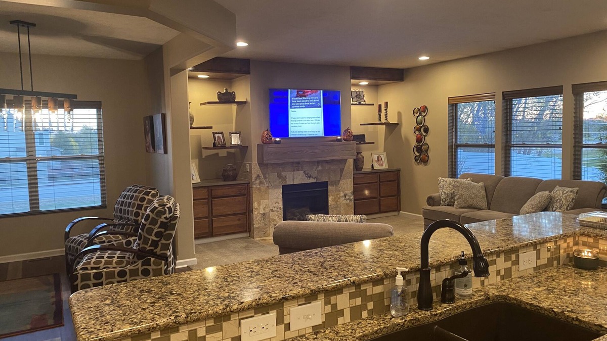 Omaha House | West Omaha home with pool/hot tub/arcade/table games. Two minutes from Dodge St.