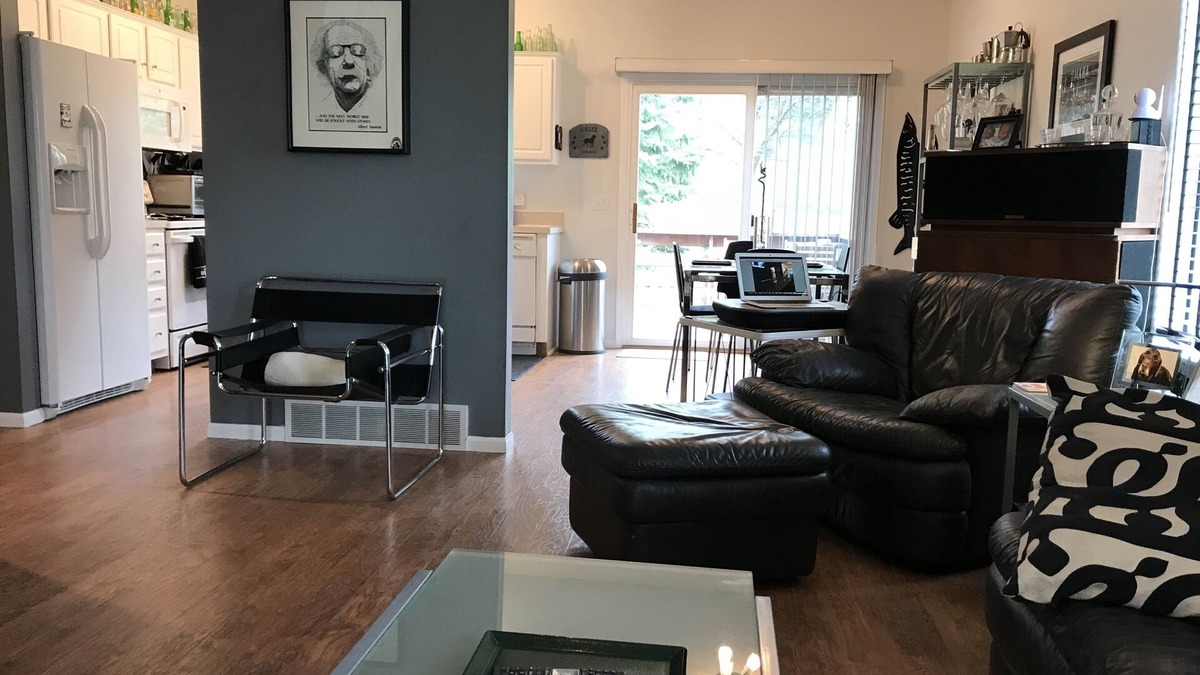 Millard House | West Omaha Townhome with a BIG feel! MONTHLY RENTAL ONLY, 31 night minimum!