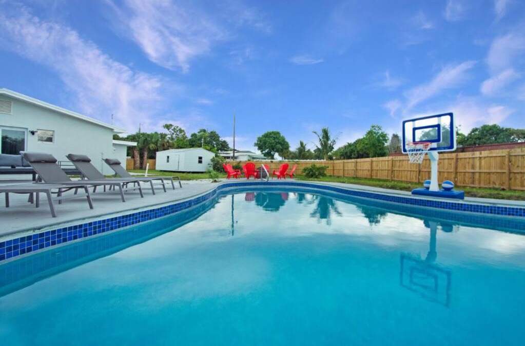Mangonia Park House | West Palm Beach Pool Home- Paxton