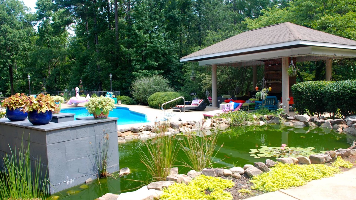 LaGrange House | West point lake LaGrange on water w/pool tennis 11 acres 5/5 tho 2 R 1/2 bath