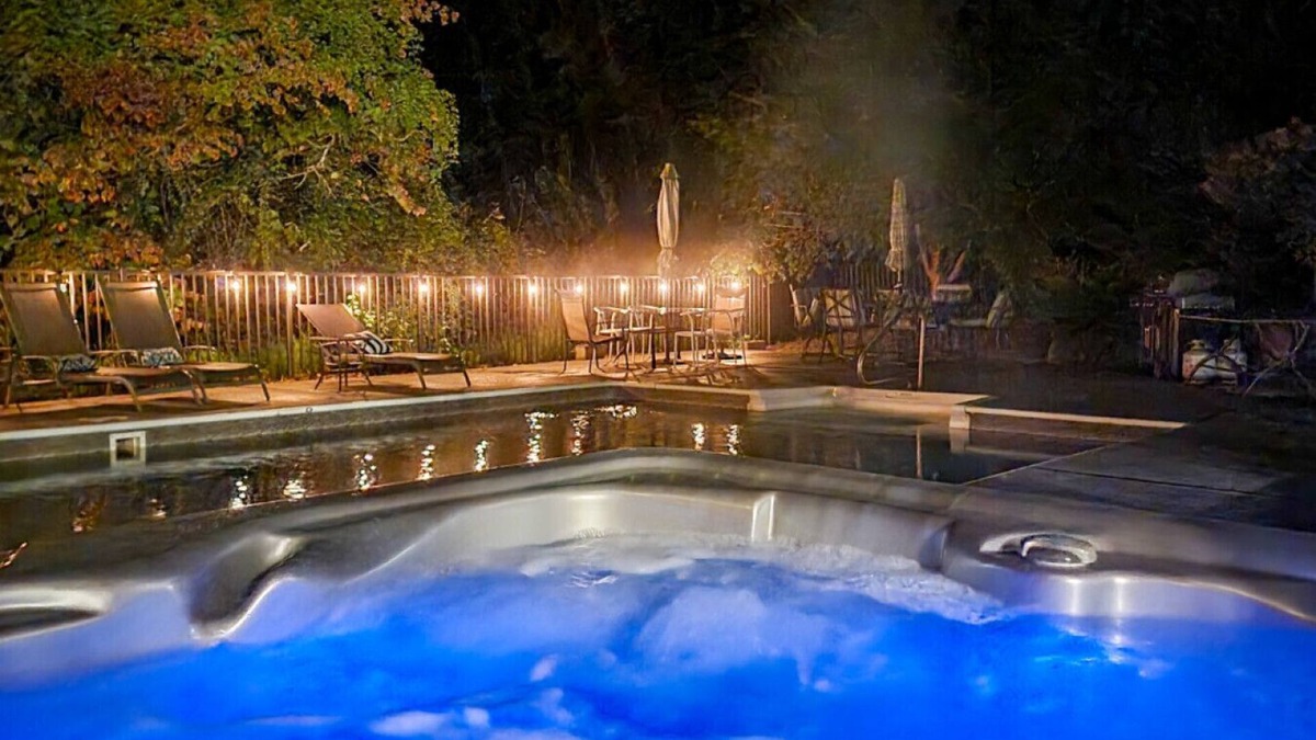 Cornwall House | West Point Summer - Jacuzzi, Pool, Event Friendly