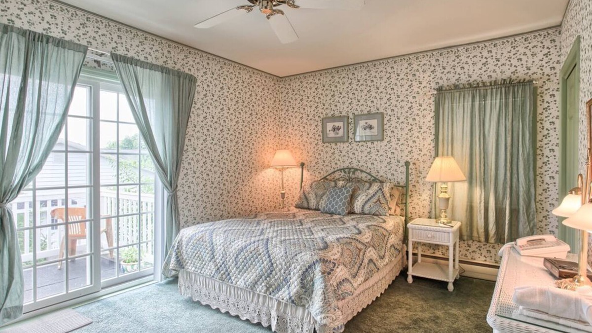 Elizabethtown Bed & Breakfast | West Ridge Bed and Breakfast
