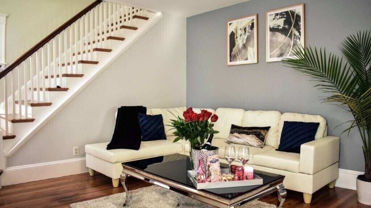 Brook Farm House | West Roxbury Retreat–Near Downtown Boston, Steps to Train & Bus,member only deal